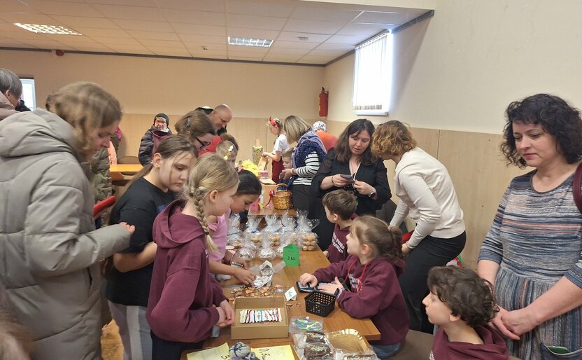 Gimnazijos mokiniai Kaziuko mugėje