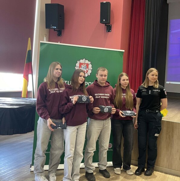 Gimnazijos  mokiniai dalyvavo Lietuvos policijos organizuotame konkurse „Aš ir policija“