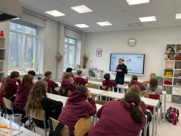 ELEKTRONINĖS PATYČIOS – ATPAŽINK, NETYLĖK, PADĖK!